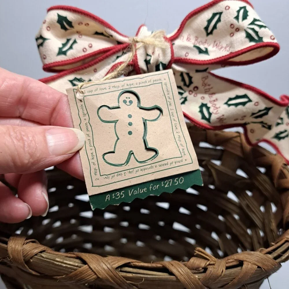 Christmas Card Basket Bath & Body Hanging Santa Claus Wood Woven Festive Ribbon - Picture 6 of 8